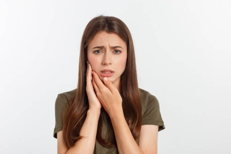 Are Ceramic Crowns Suitable For People With Tooth Sensitivity